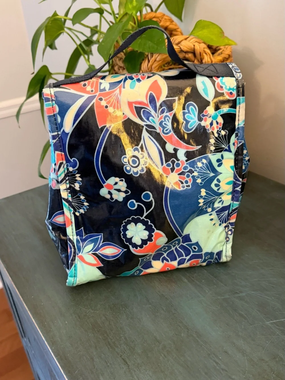Vera Bradley insulated vinyl lunch tote features a vibrant floral mandala